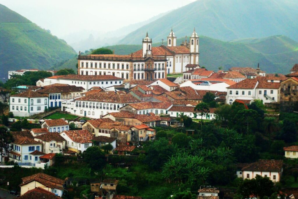 Na imagem está a Cidade Histórica de Ouro Preto que é um Patrimônio Cultural do Brasil