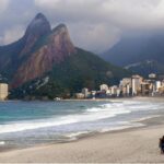 A imagem mostra a cidade do Rio de Janeiro, como uma cidade cultural
