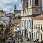 A imagem mostra a cidade de Salvador, Bahia, como uma cidade cultural