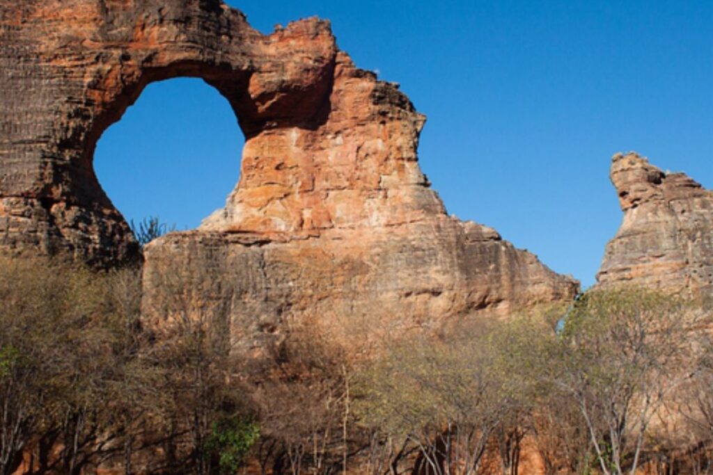 Na imagem o Parque Nacional Serra da Capivara, no Piauí, como exemplo de Turismo Arqueológico, um dos tipos de Turismo Cultural
