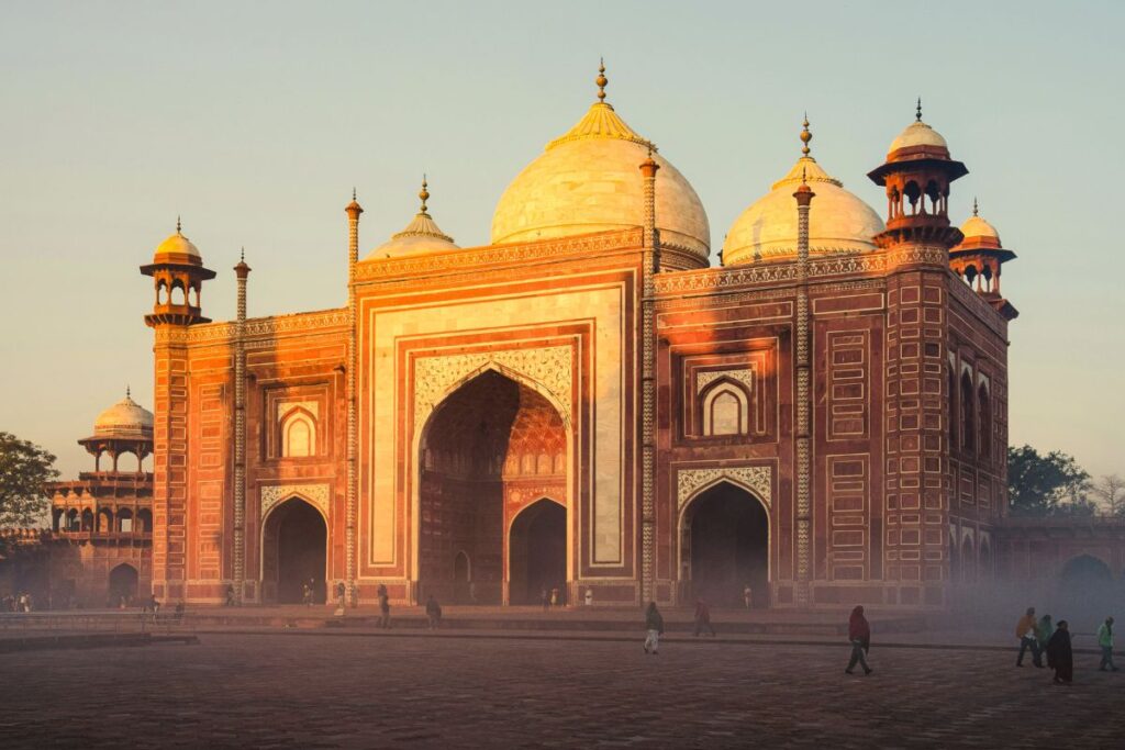 Na imagem mostra Taj Mahal como exemplo de o que &eacute; patrim&ocirc;nio cultural