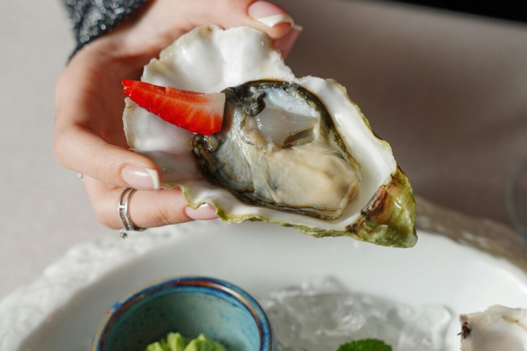 Ostra é uma típica comida regional em que o turista encontra numa viagem de turismo gastronômico à Florianópolis