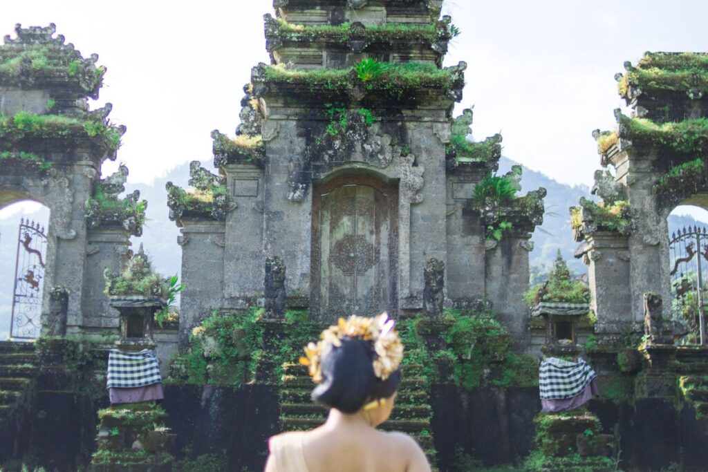 Na imagem está a cidade de Bali, na Indonésia, onde a sua cultura representa a busca do destino pelo turismo cultural.